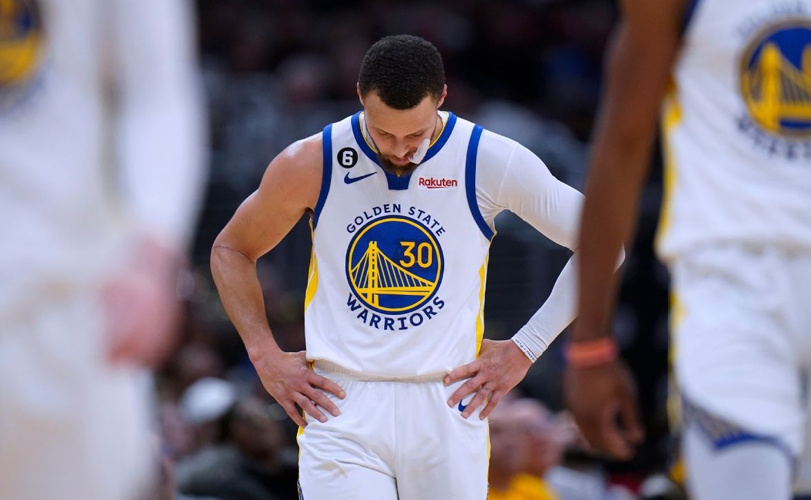 Clippers vencen a Warriors pese a los 50 puntos de Stephen Curry
