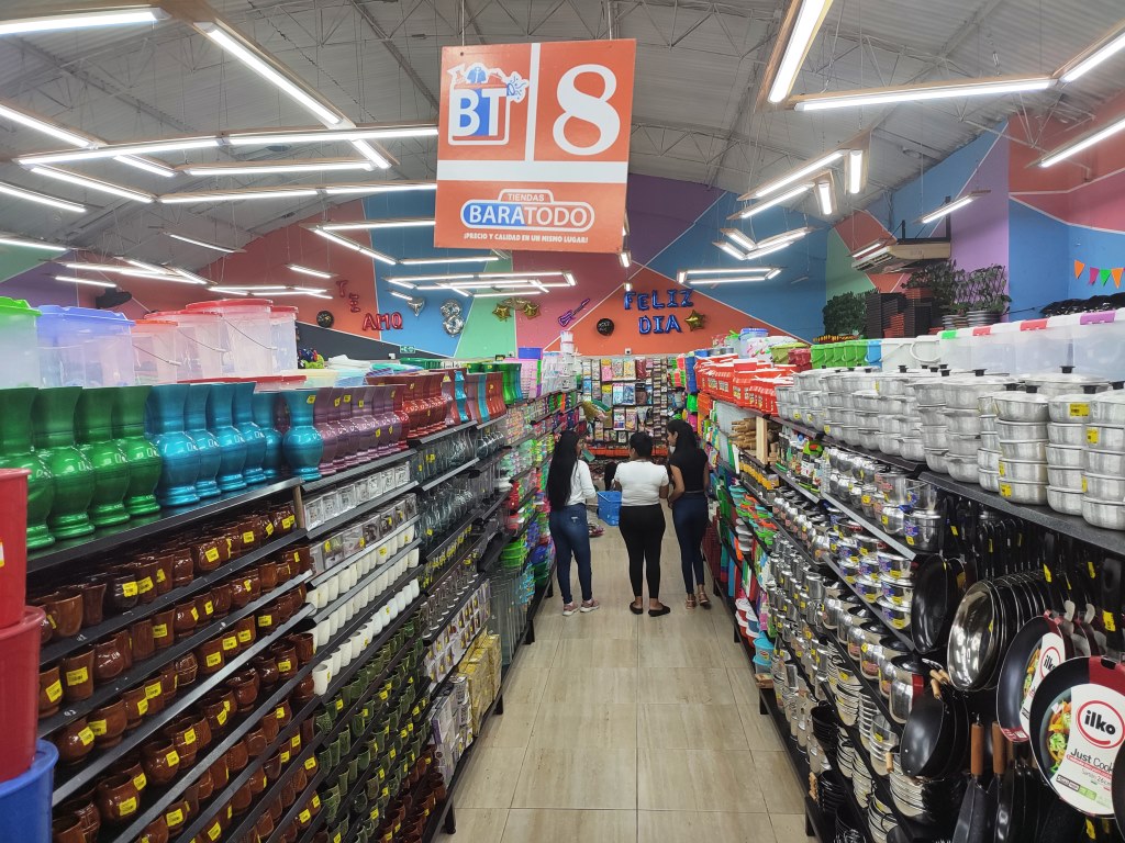 Tiendas Baratodo se adueñó de la Curva de Molina con sus buenos precios