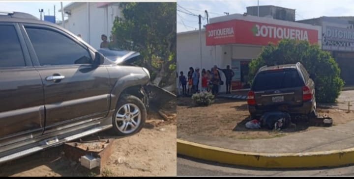 Cinco personas heridas tras fuerte choque entre dos vehículos en Lagunillas