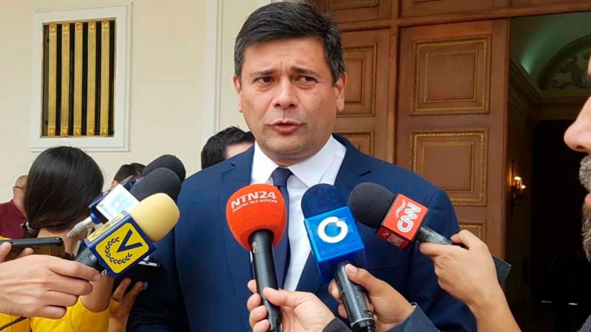 Saime retiene pasaporte a Superlano por tener 