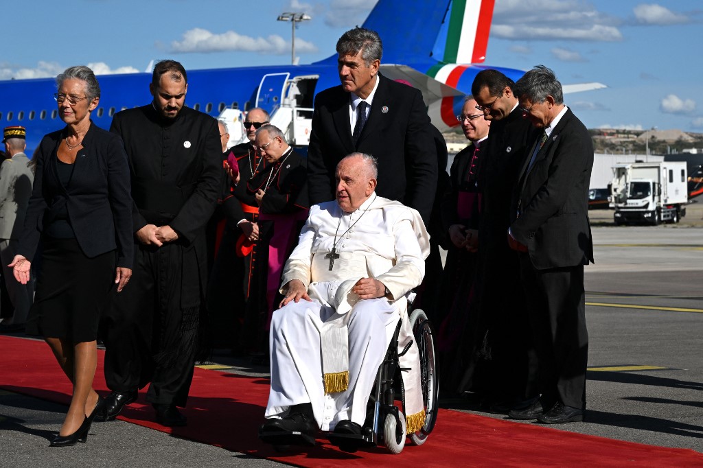 El papa Francisco llega a Marsella para una visita consagrada a los migrantes