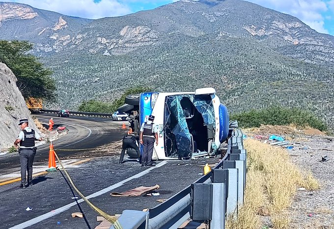 Mueren 17 migrantes, en su mayoría venezolanos, en fatal accidente de autobús en México