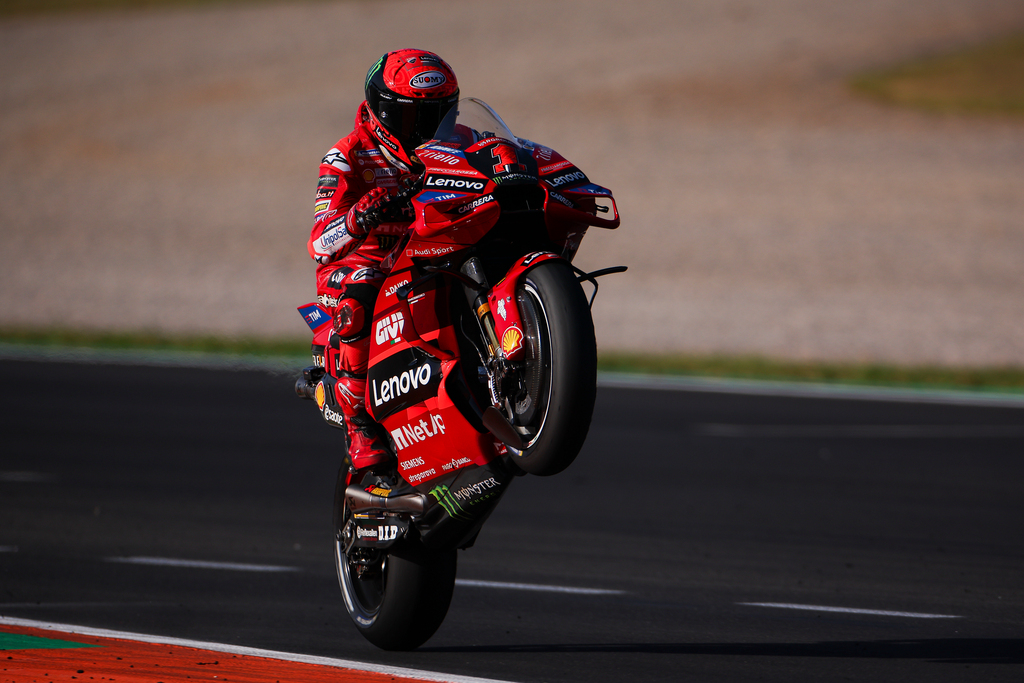 Francesco Bagnaia triunfó en Valencia y logró el bicampeonato de MotoGP