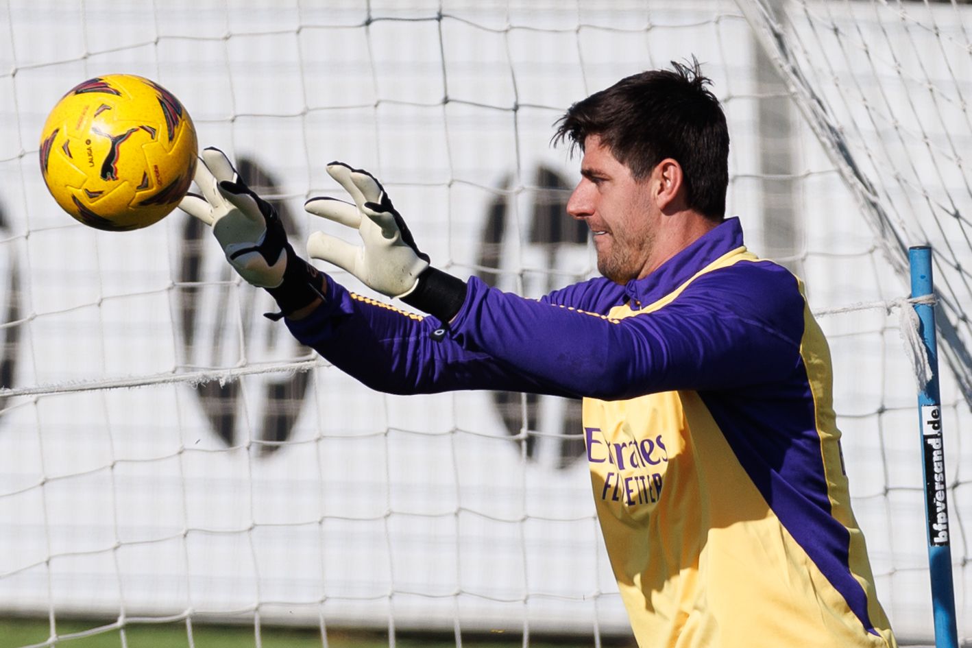 Thibaut Courtois se lesionó la rodilla derecha cuando estaba a punto de regresar