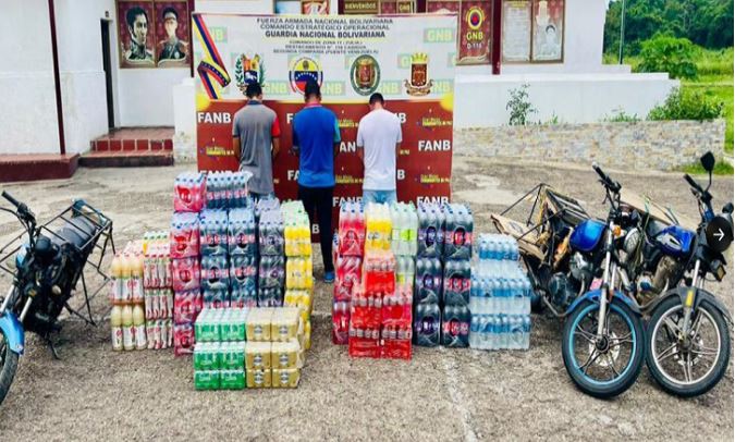 Fanb capturó a tres contrabandistas y decomisó productos colombianos en Catatumbo