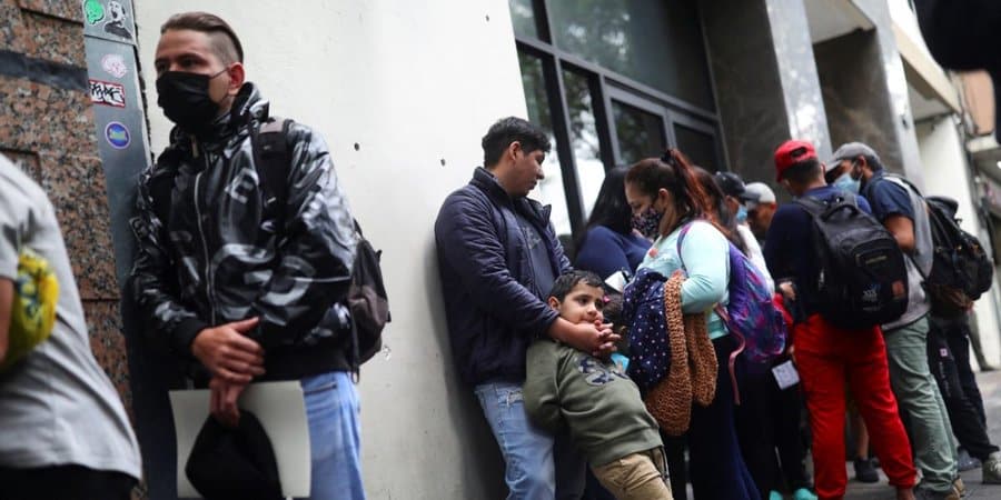 Uruguay agiliza trámite para otorgar refugio a migrantes venezolanos