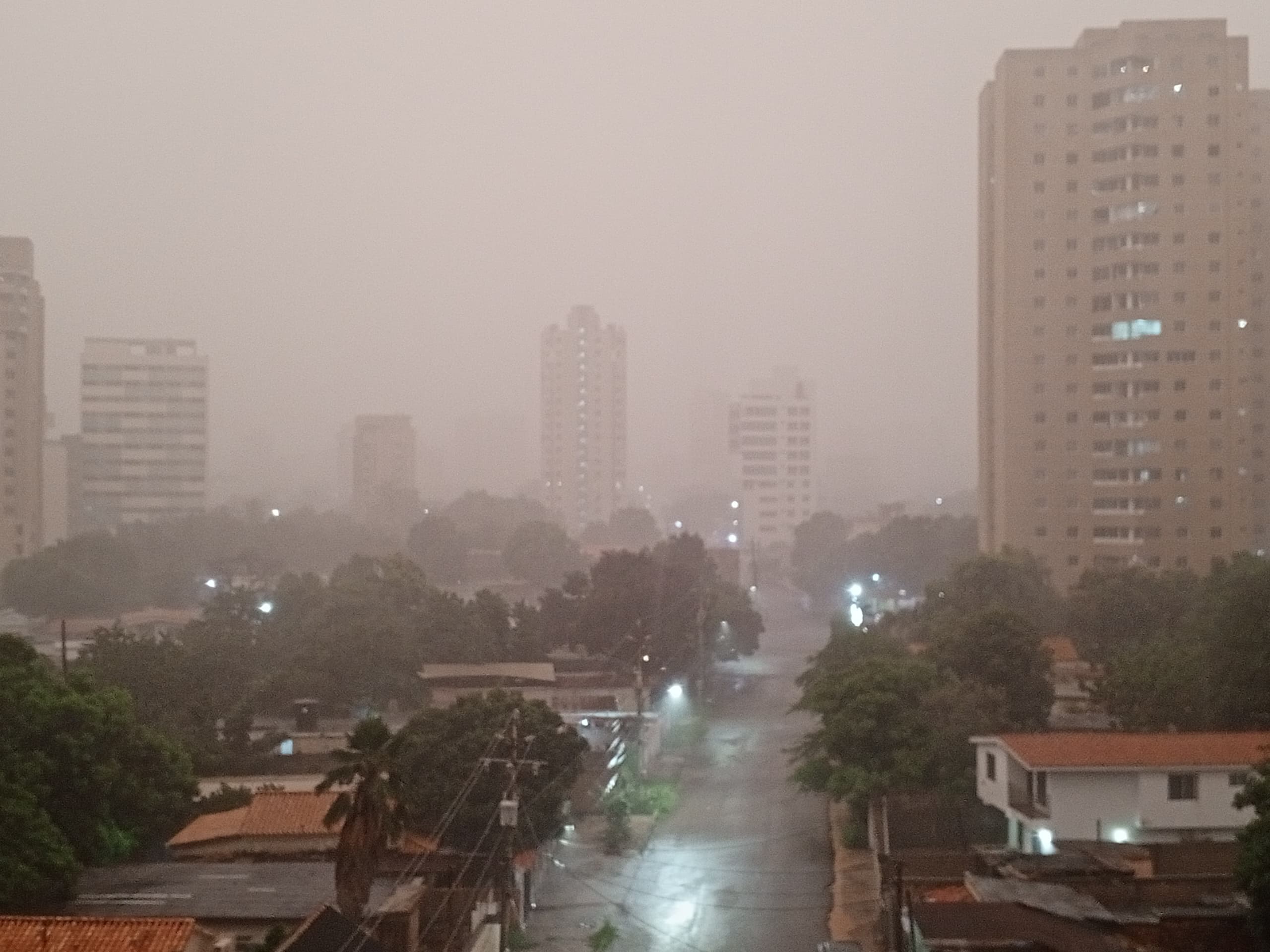 Tremendo aguacero cae en casi toda Maracaibo