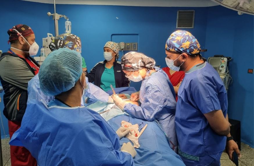 En cinco días de trabajo incansable, un equipo especializado de médicos, distribuidos en siete centros de salud del Zulia, realizaron cerca de 800 intervenciones del Plan Quirúrgico Nacional, dando respuesta a las solicitudes realizadas por la VenApp del 1x10 del Buen Gobierno.