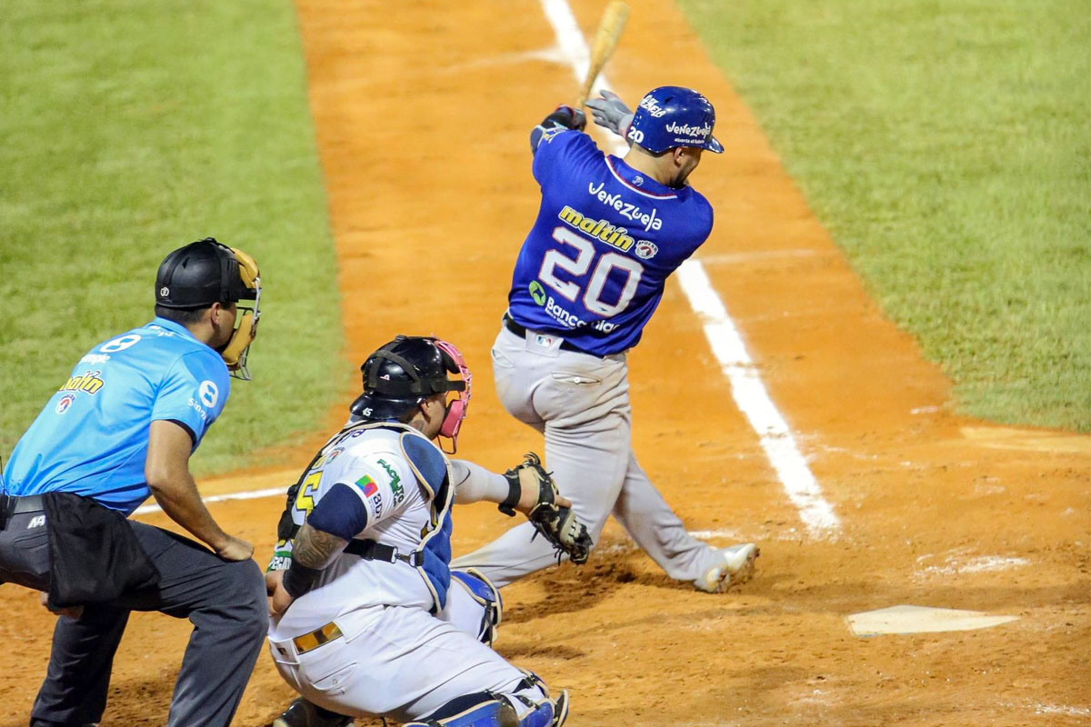 Tiburones remontó para volver al triunfo ante Tigres