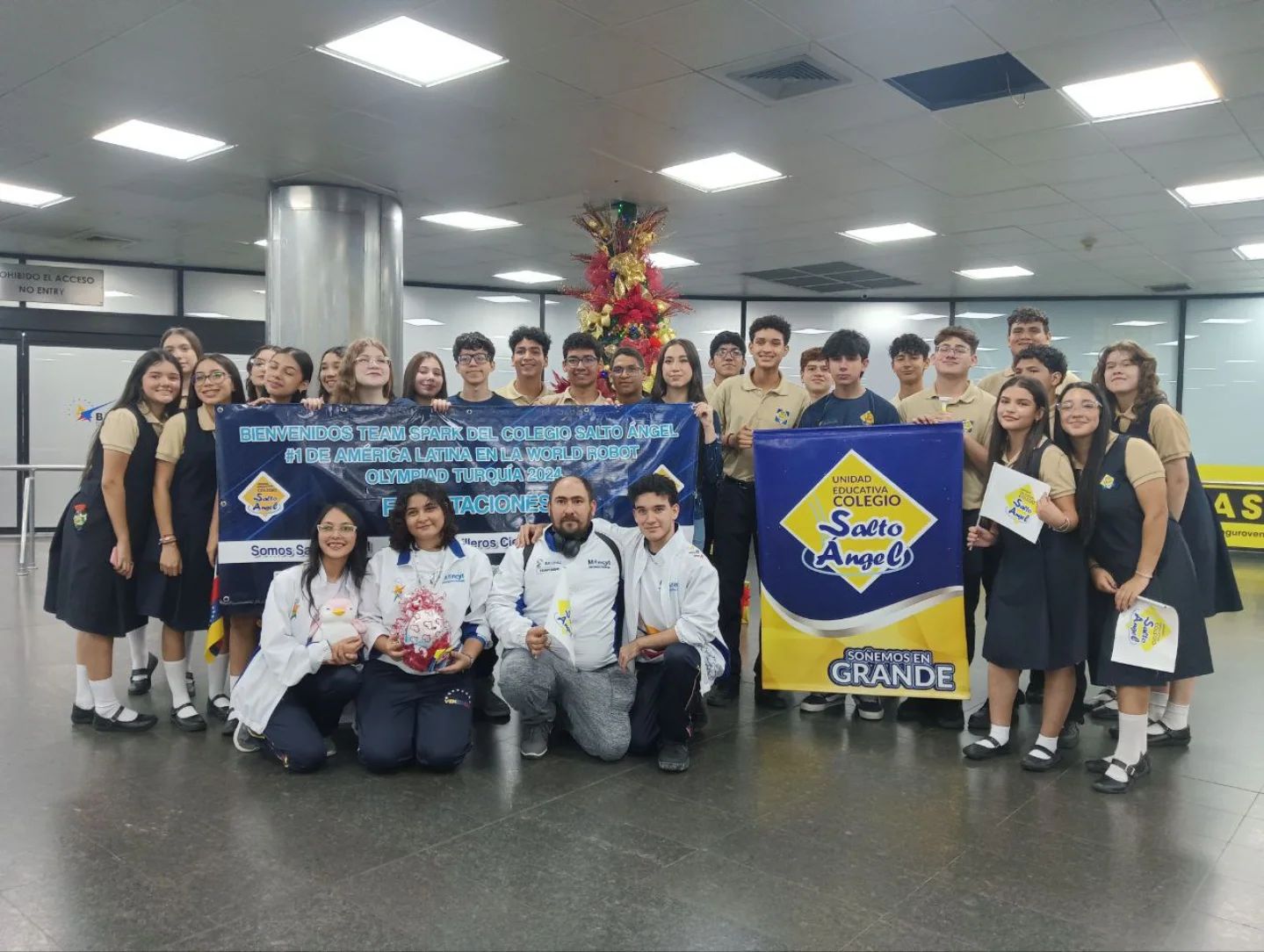 Robótica Team Spark del Colegio Santo Ángel pisó suelo zuliano este jueves 5-Dic