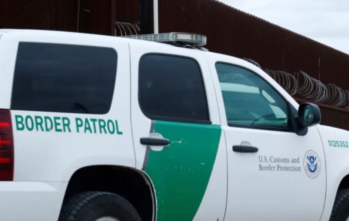 Patrulla fronteriza arrolla a migrante en su intento por cruzar hacia EEUU