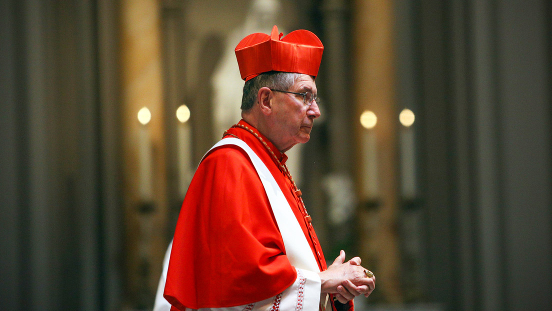 Cardenal acusado de encubrir escándalo de abusos sexuales ayudará a cerrar el ataúd del papa Francisco