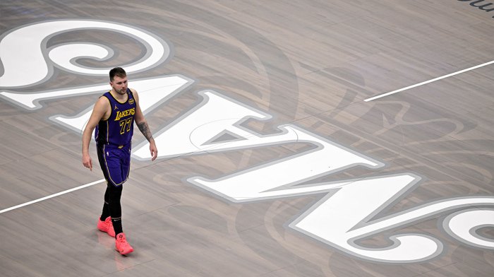 Luka Dončic brilló en su emotivo regreso a Dallas
