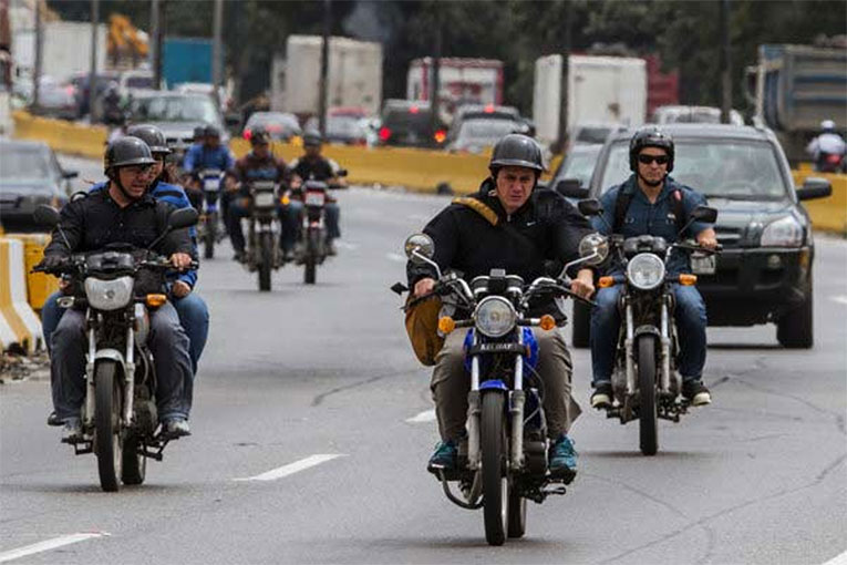 Estos son los documentos que todos los motorizados deben de portar en la vía