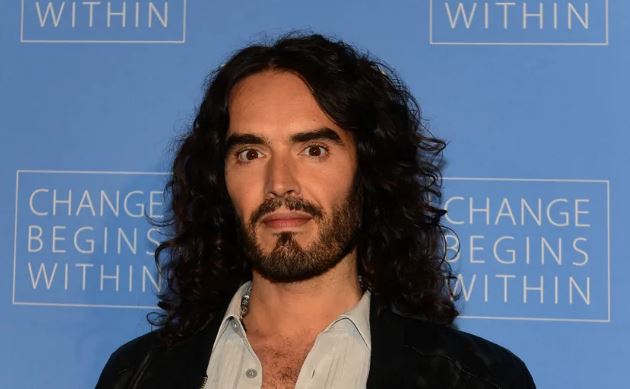 El actor y comediante Russell Brand es acusado de violación y múltiples agresiones en Reino Unido