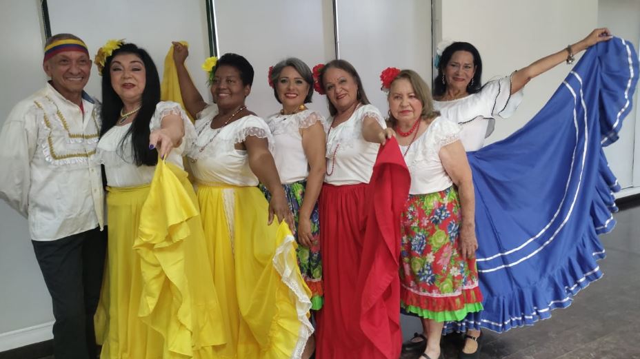 Adultos mayores de agrupación Zulymar danzan en su 66 aniversario en La Estancia