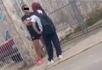 Se viraliza en las redes sociales video de una adolescente golpeando a otra en Maracaibo