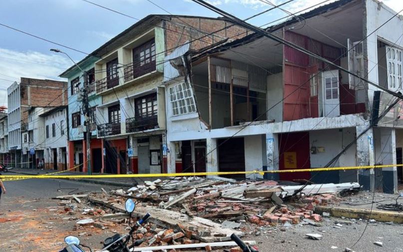Reportan al menos 20 heridos y 60 viviendas afectadas tras sismo de magnitud 6 en Ecuador