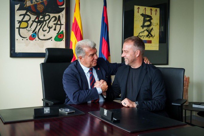 Hansi Flick renovó su contrato con el Barcelona hasta 2027