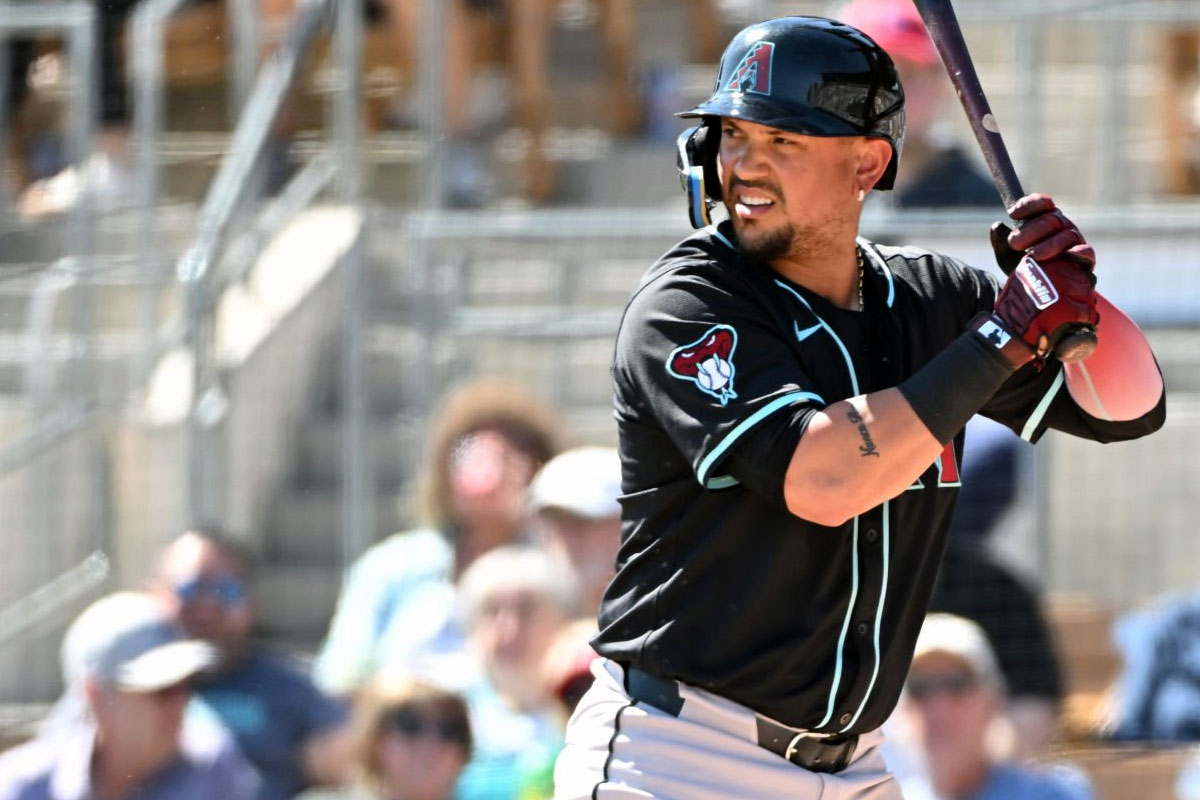 Ildemaro Vargas firma un contrato de Grandes Ligas con Cascabeles de Arizona