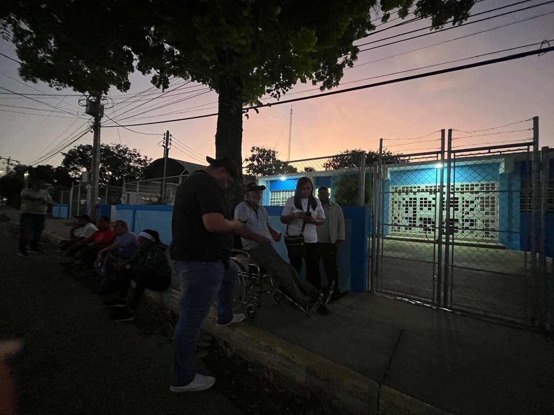 Empiezan a llegar los electores a los centros de votación en Maracaibo y San Francisco