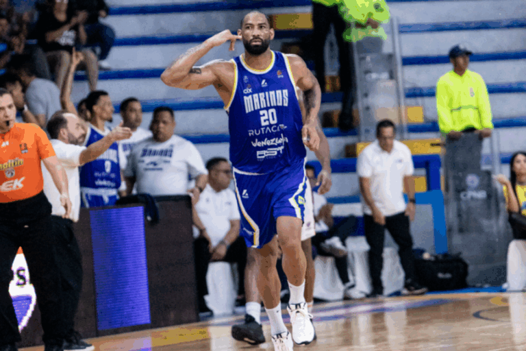 Marinos barrió a Brillantes como local en los playoffs de la SPB