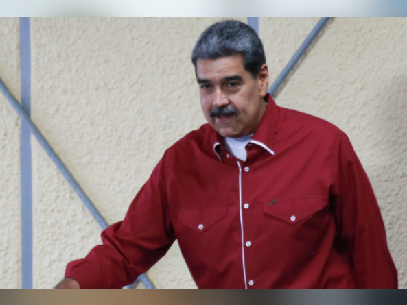 Maduro pospone entrega del proyecto de reforma constitucional para enero de 2026