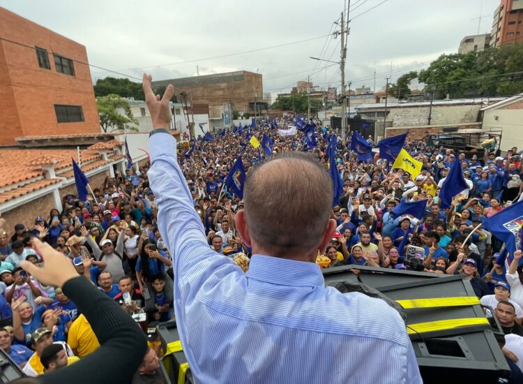 Manuel Rosales y candidatos de oposición cerraron campaña en la Calle 72