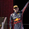 Verstappen se mantiene en la pelea tras imponerse en Imola