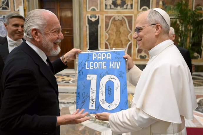 El Papa recibió la visita del Nápoles tras la conquista del 