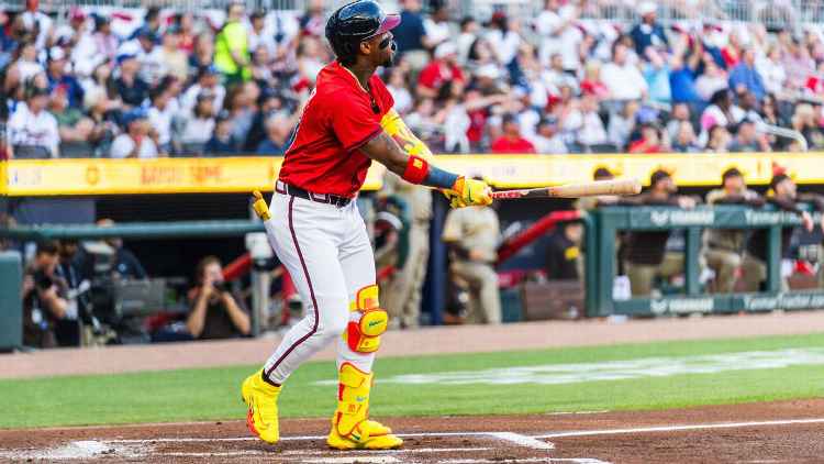 ¡Regresó con todo! Ronald Acuña Jr. conectó vuelacercas en el primer pitcheo