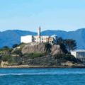 Trump ordena reabrir la cárcel de máxima seguridad de Alcatraz para albergar a los delincuentes “más violentos” de EEUU