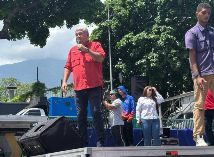 Ministro Piñate sobre ajuste del ingreso mensual: Son medidas para seguir defendiendo el ingreso y la capacidad de consumo de los trabajadores
