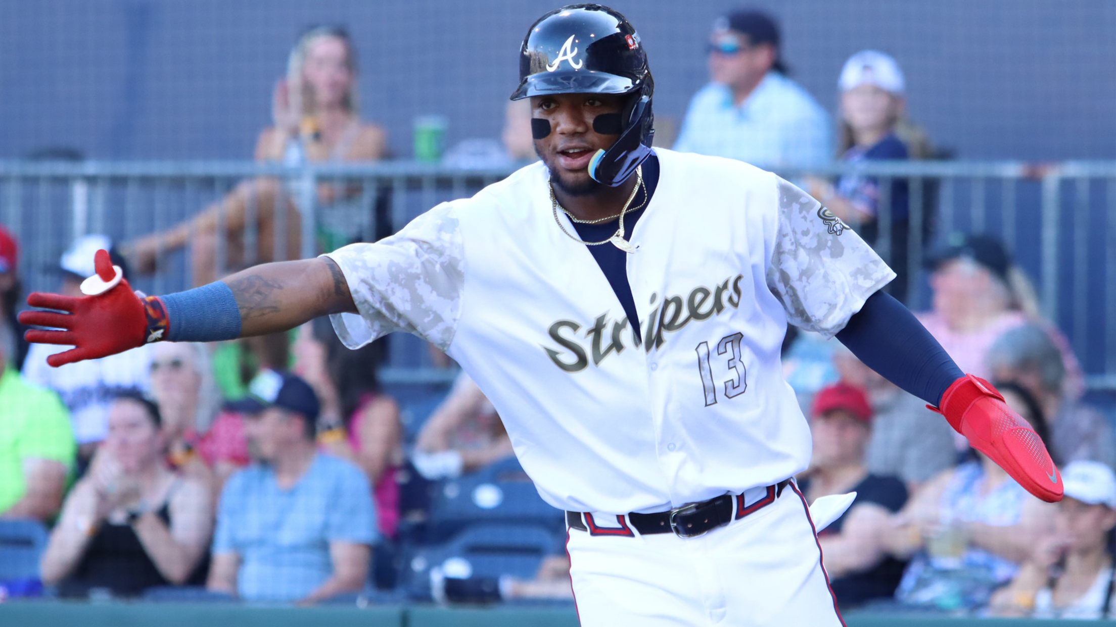 Ronald Acuña Jr. avanza en su rehabilitación tras conectar su segundo vuelacerca en Triple-A