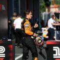 Piastri logra la pole en reñido duelo con Verstappen