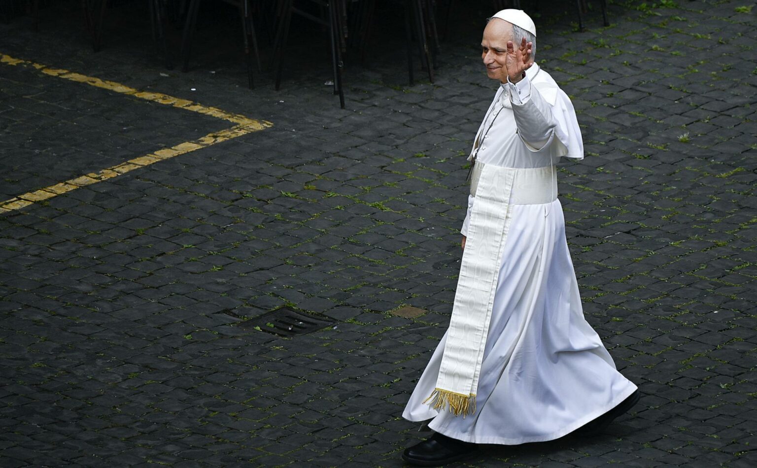 El papa León XIV relanza la diplomacia vaticana y dice a los líderes internacionales: ¡Reunámonos, hablemos, negociemos!