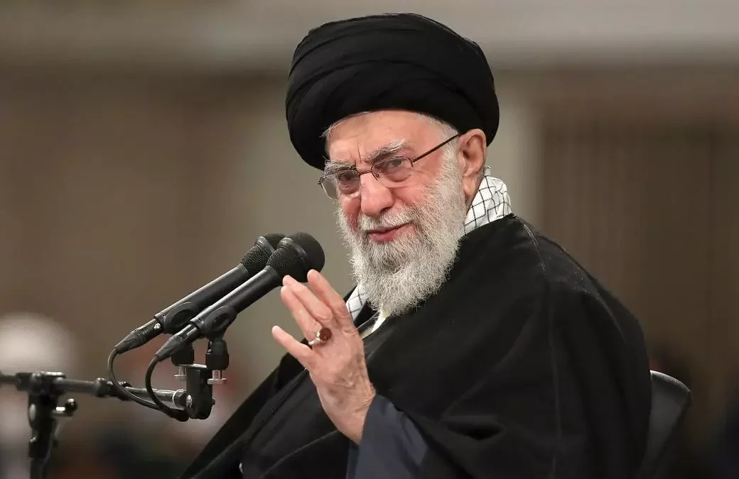 El líder supremo de Irán advierte a EEUU que no intervenga en la guerra y avisa de 