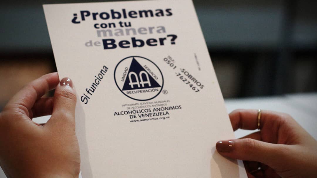 90 Años de Esperanza: Alcohólicos Anónimos Transforma Vidas en el Mundo