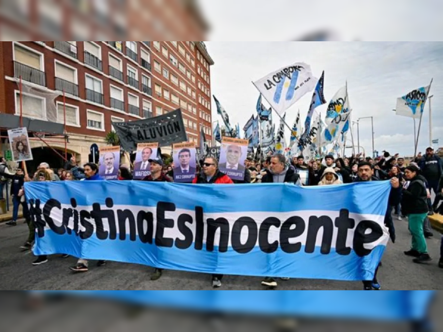 Seguidores de Cristina Fernández inician masiva marcha de apoyo en Argentina