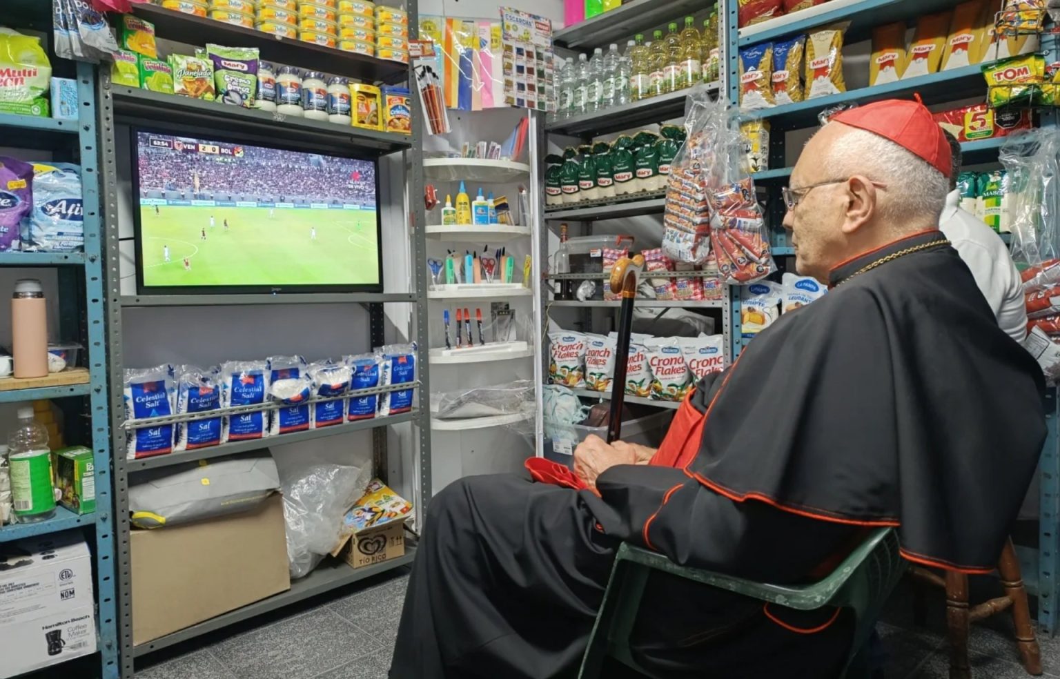 Cardenal Baltazar Porras disfrutó el partido de la Vinotinto contra Bolivia en una bodega de Caracas