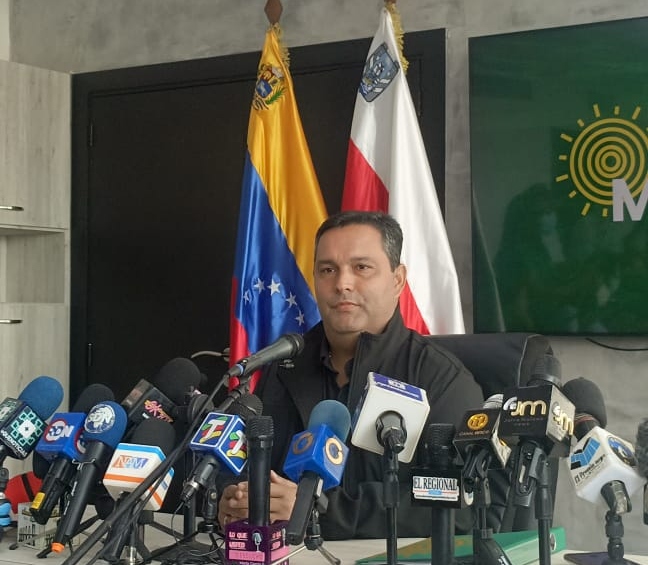 Alcalde (e) Adrián Romero: 