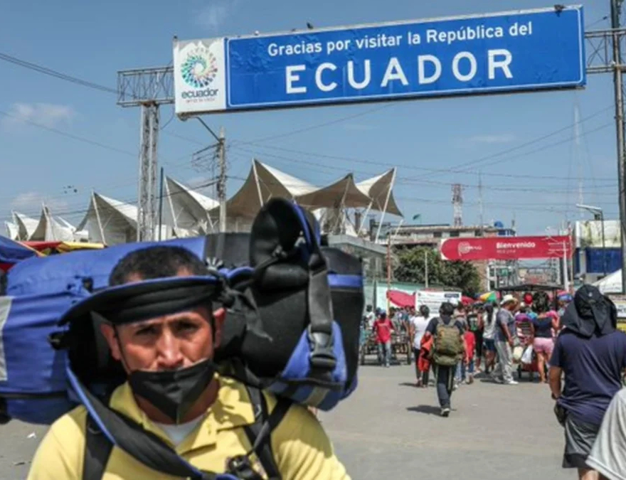 Ecuador comenzará a exigir visas de tránsito a venezolanos
