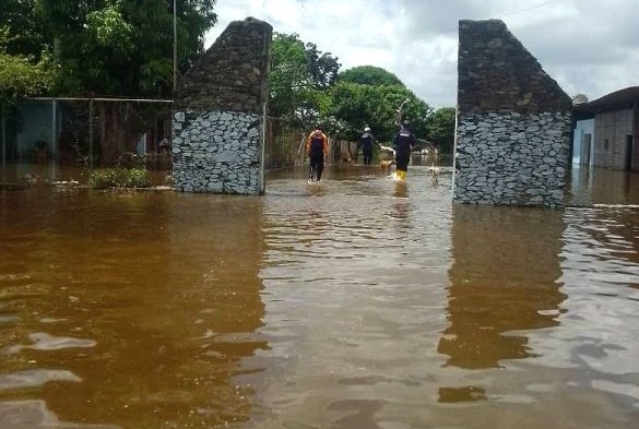 Más de 160 familias afectadas por desborde del río Chama en el municipio Colón