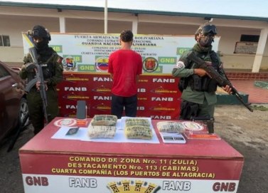 Detenido hombre con cinco kilos de cocaína y mil 400 litros de combustible en la COL