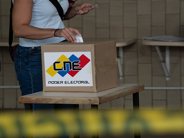 Maduro presenta lineamientos para reforzar el poder local rumbo a elecciones municipales