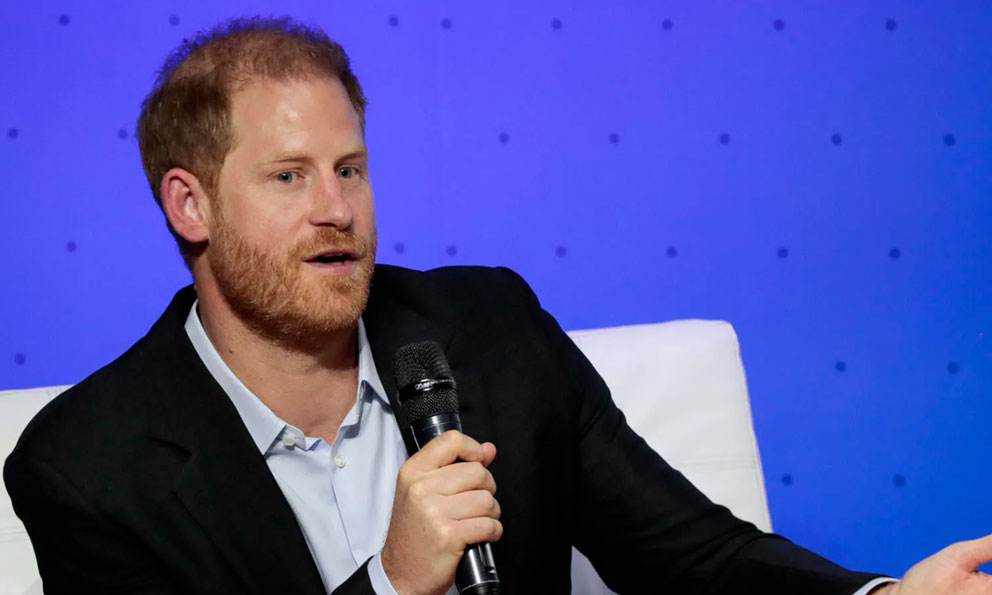 Principe Harry pensó en cambiar su apellido por el de Diana tras retrasos en los pasaportes de sus hijos