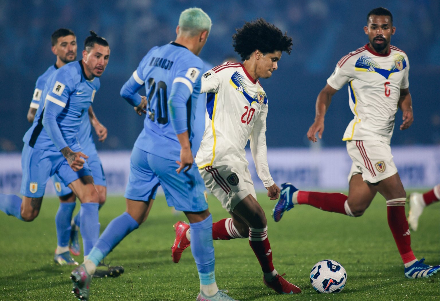 La Vinotinto cayó ante Uruguay y buscará el repechaje en las últimas dos fechas