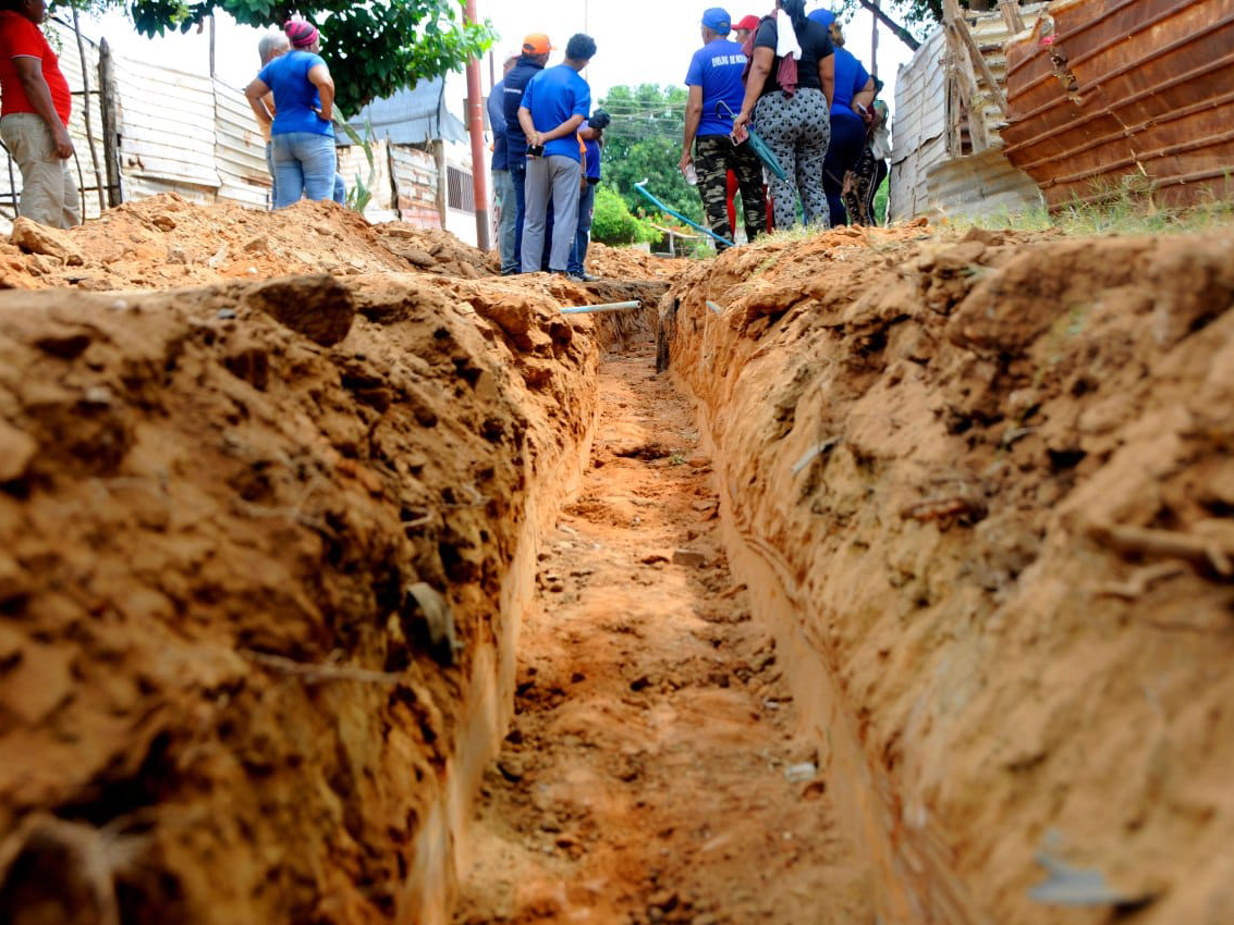 Alcaldía de San Francisco gestiona soluciones al problema del agua en el barrio El Buen Vivir