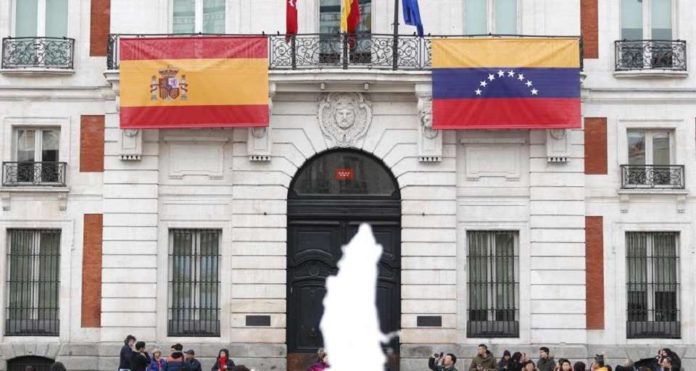 Venezolanos entre los tres primeros grupos de migrantes nacionalizados españoles durante 2024