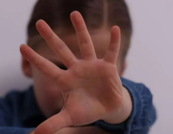 Denuncian abuso de 22 menores en colegio de Bogotá: Un profesor es señalado y los testimonios son dolorosos